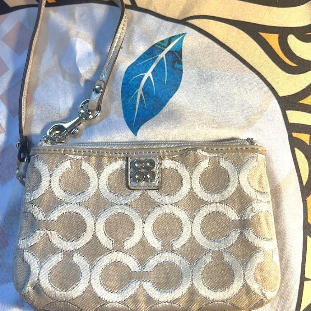 Coach Julia Op Art Lurex Wristlet Wallet Silver Signature Leather Trim